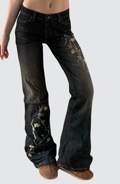 Jean évasé taille basse à broderie florale