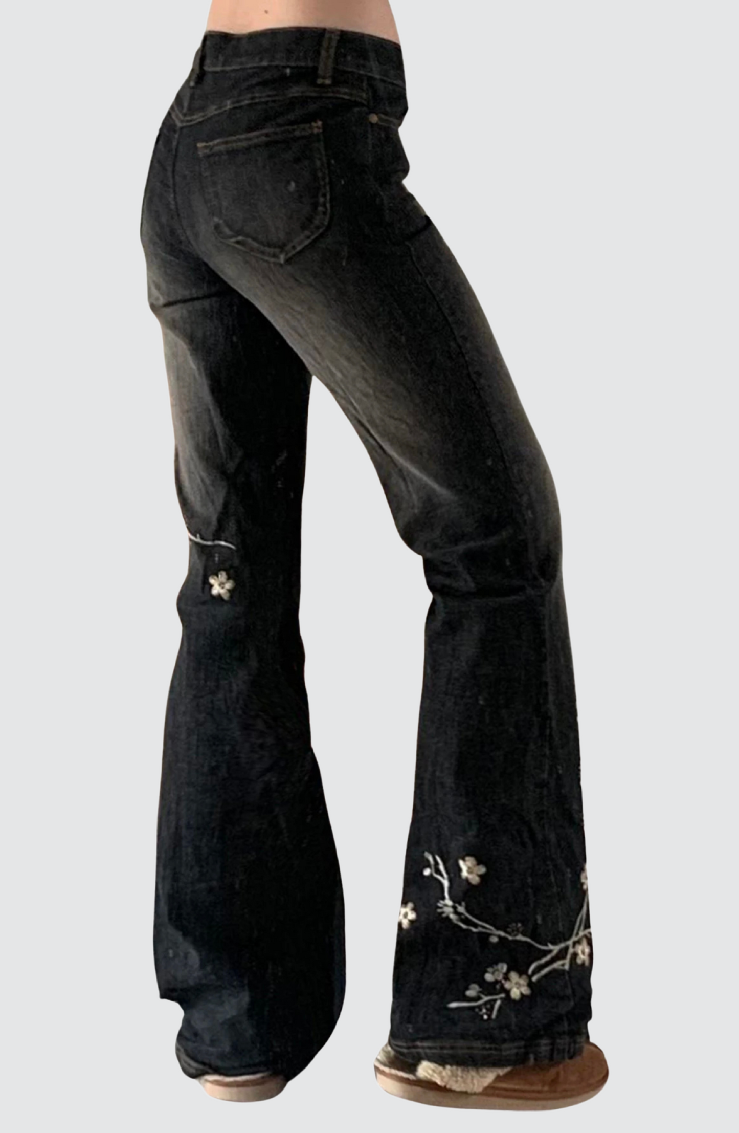 Jean évasé taille basse à broderie florale