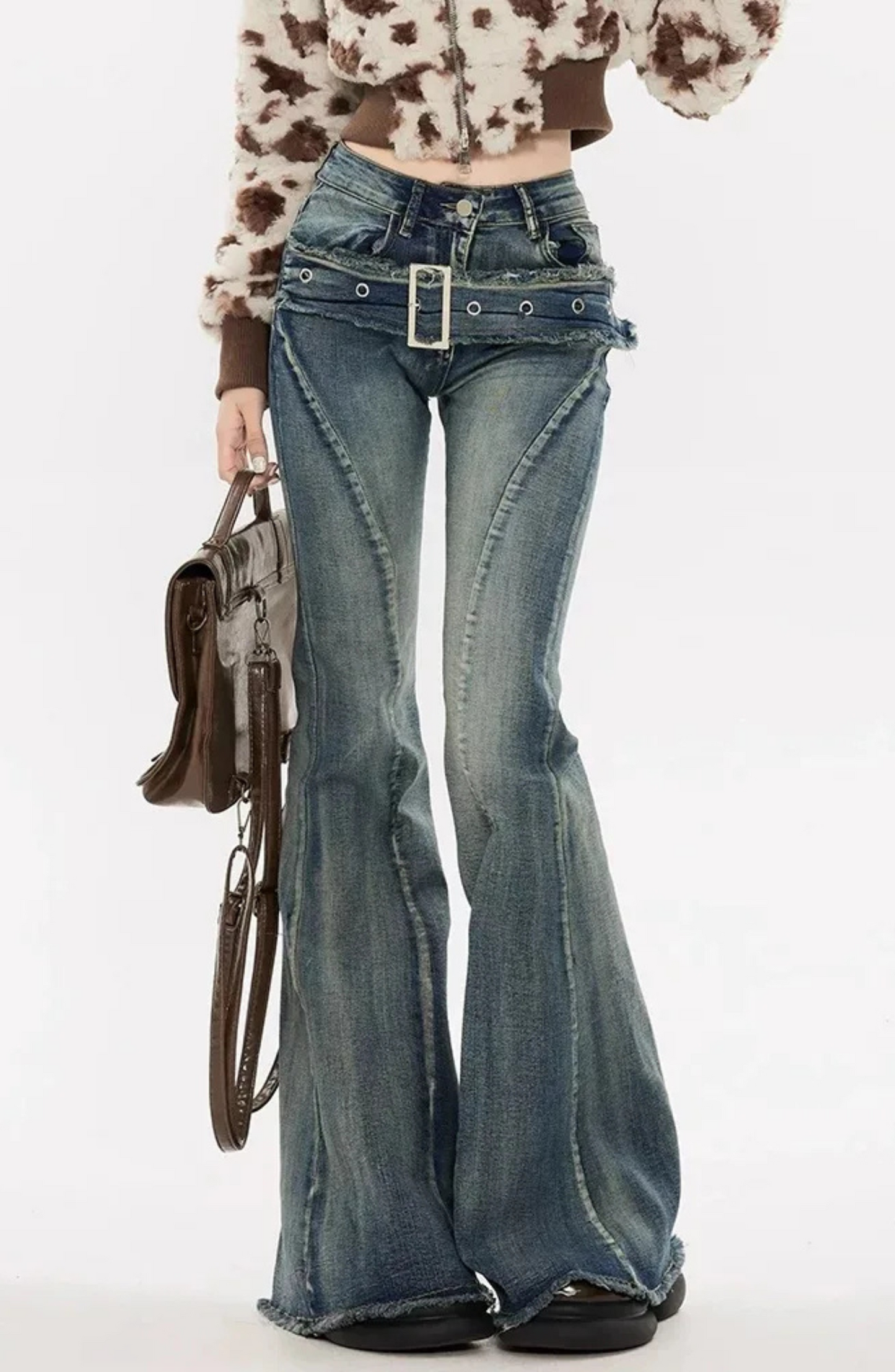 Jean évasé taille haute avec ceinture