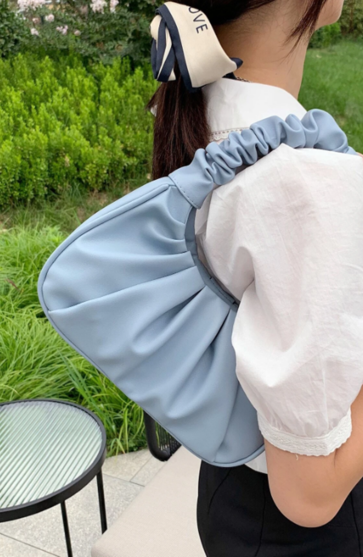 Modische Handtasche mit plissiertem Wolkenmuster