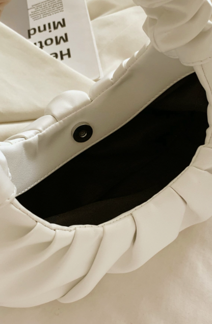 Modische Handtasche mit plissiertem Wolkenmuster