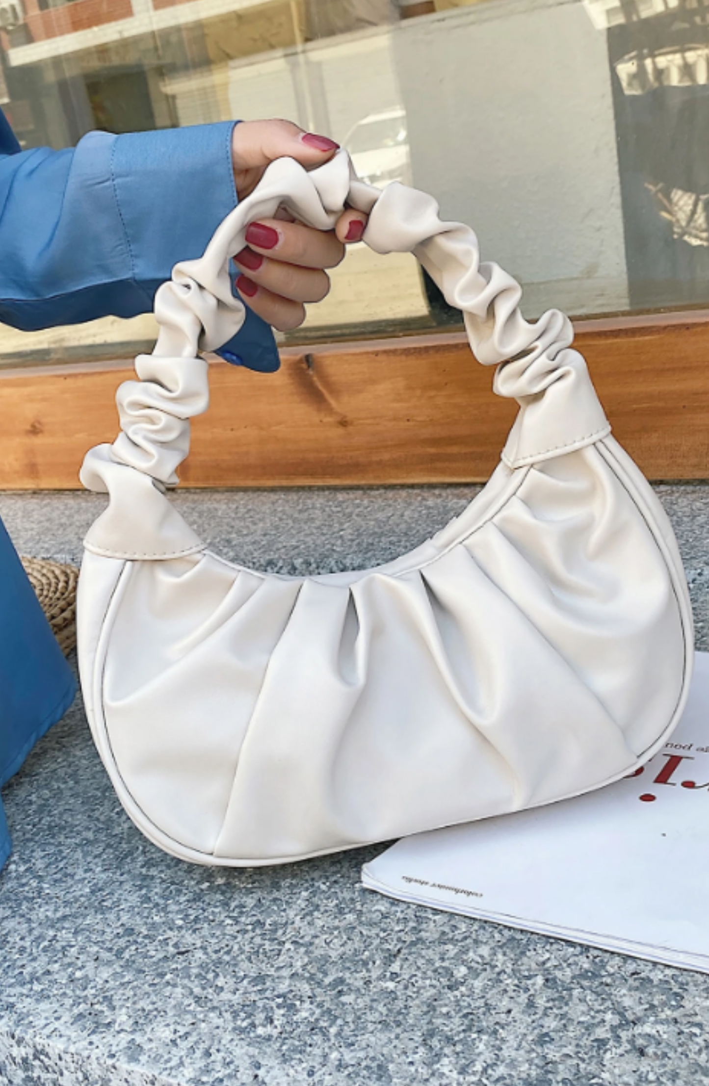 Modische Handtasche mit plissiertem Wolkenmuster